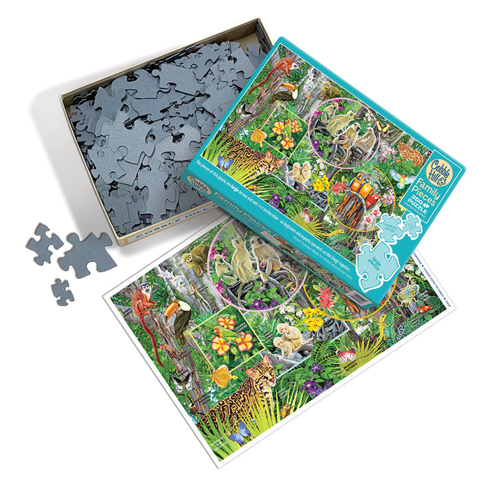 Foresta magica fantasy con un sentiero che conduce alla luce della luna Foresta magica fantasy con un sentiero che conduce alla luce della luna